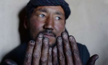 رفتار سربازان ایرانی با پناهندگان افغان دردناک است