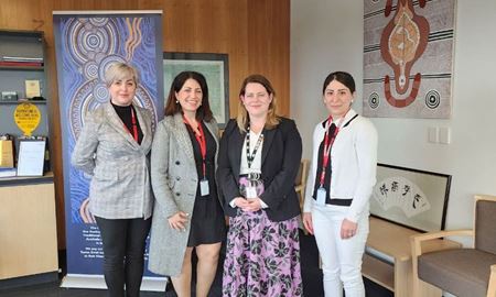 رایزنی کانون ایرانیان ویکتوریا با مدیر ایالت ویکتوریا و تاسمانی در خصوص شرایط ایران و ویزای پناهندگان