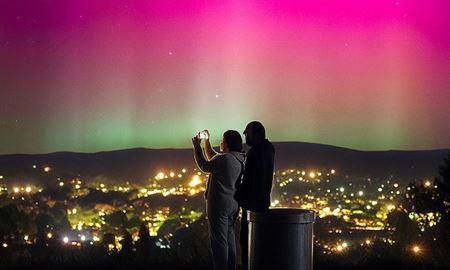 نمایش زیبا و خیره‌ کننده شفق قطبی جنوبی در آسمان استرالیا