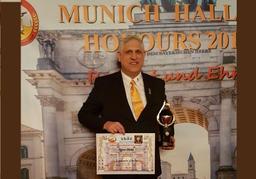 کسب عنوان  استاد بزرگ سال 2018 توسط دکتر کیوان دهناد