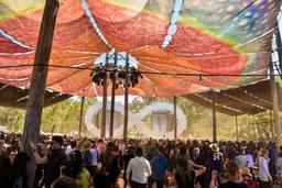   برگزار کننده جشنواره رقص در فضای باز ، در بازداشتگاه پلیس ملبورن درگذشت