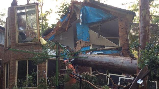  خسارت جدی به خانه ها و شبکه برق استرالیا بر اثر طوفان 