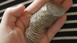 قانونی در مورد سکه‌های استرالیا  باعث شد فروشگاهی از ارائه خدمات به یک مادر امتناع کند!