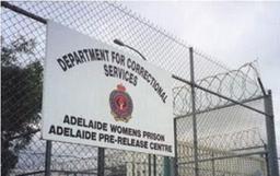 جدال یک زن ایرانی در زندان ادلاید استرالیا برای جلوگیری از استرداد به آمریکا