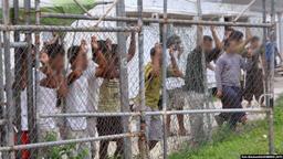 حضور پلیس در اردوگاه پناهجویان استرالیا در جزیره مانوس 