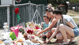 مادری که دو دختر بچه اش را در خودرو رها کرده بود به جرم قتل تفهیم اتهام شد