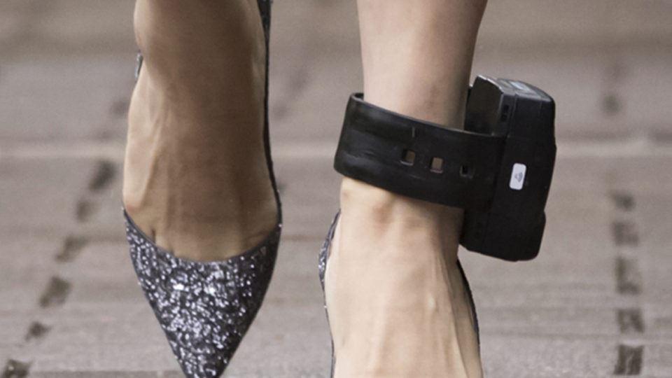 اخبار کروناویروس استرالیا/استفاده از مچ بند پا الکترونیکی برای کنترل کرونا در استرالیای غربی