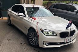 تخریب خودروی آقای اسکات موریسون، نخست وزیر، با پاشیدن رنگ قرمز در تظاهرات  دانشگاه کوئینزلند