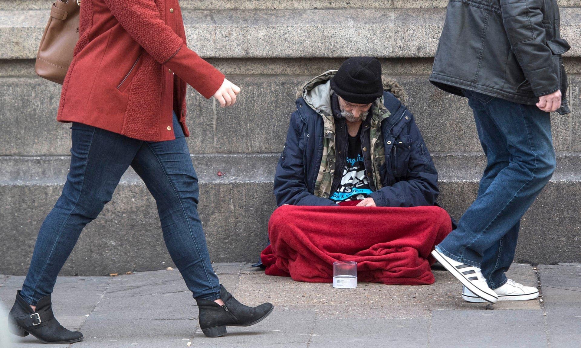 انتقاد به اخراج بی‌خانمان‌های خارجی از بریتانیا