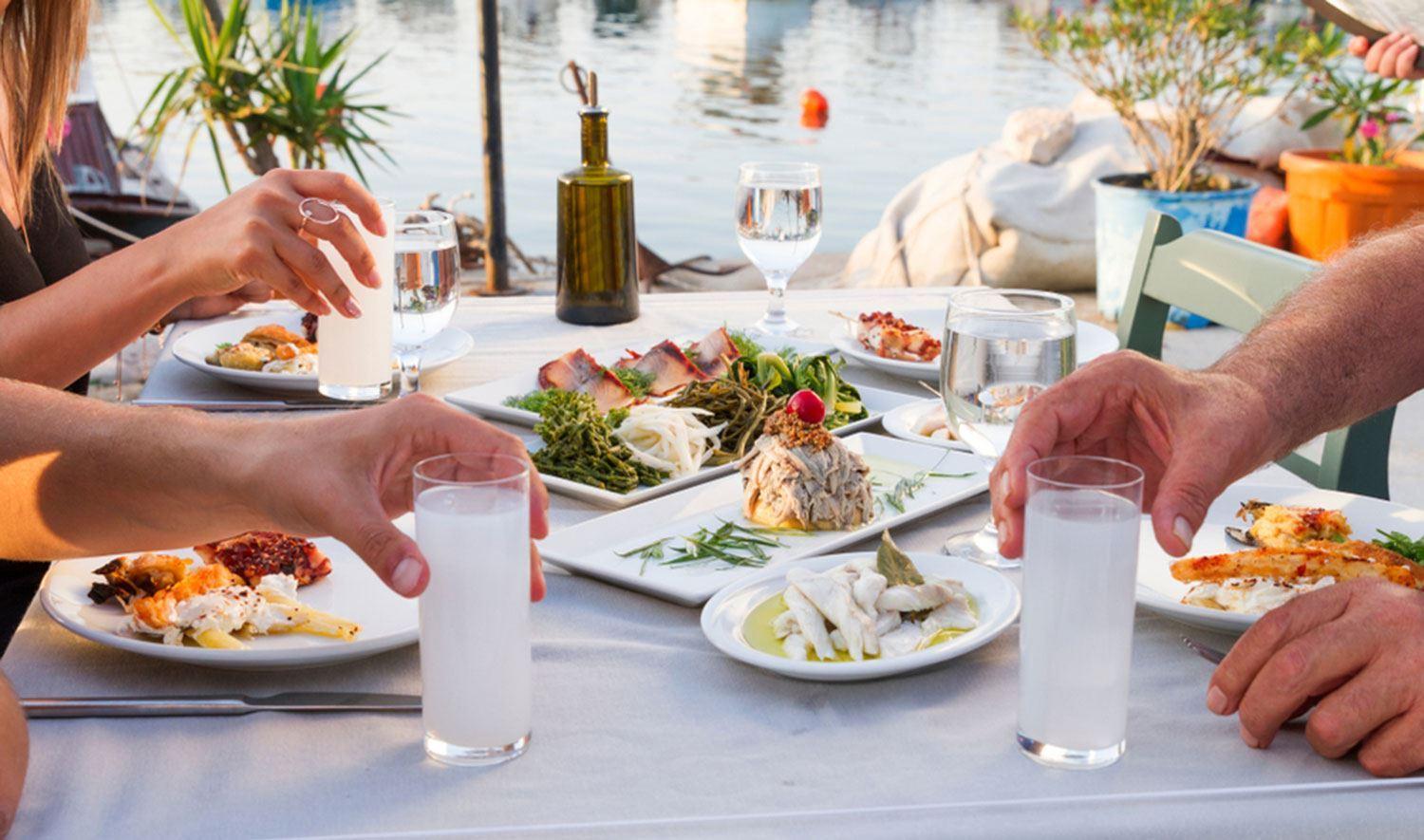 خشم ترکیه‌ای‌ها از ممنوعیت فروش مشروبات الکلی