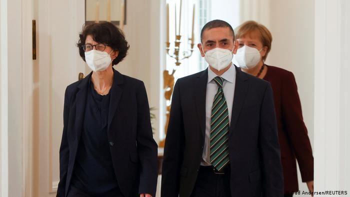 مذاکره مرکل و رئیس بیونتک در خصوص مالکیت معنوی واکسن