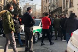 دستگیری طرفداران پرسپولیس مقابل فدراسیون فوتبال