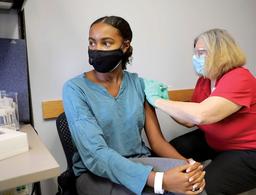 تایید واکسن فایزر- بایونتک برای 12 تا 15ساله‌ها در اروپا