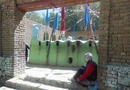 اعتراض مردم افغانستان به بازسازی پرهزینه یک زیارتگاه