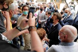 سیلی بر صورت رئیس جمهور فرانسه