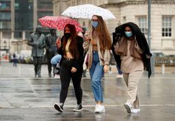 هشدار پزشکان درمورد کاهش محدودیت‌های کرونایی در بریتانیا