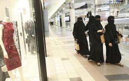 باز ماندن فروشگاه‌های عربستانی در ساعات نماز یک "اقدام نمادین بزرگ"