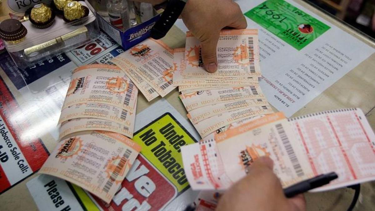 سومین جایزه بخت‌آزمایی یک مرد آمریکایی با خرید بلیت از یک مغازه