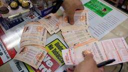 سومین جایزه بخت‌آزمایی یک مرد آمریکایی با خرید بلیت از یک مغازه