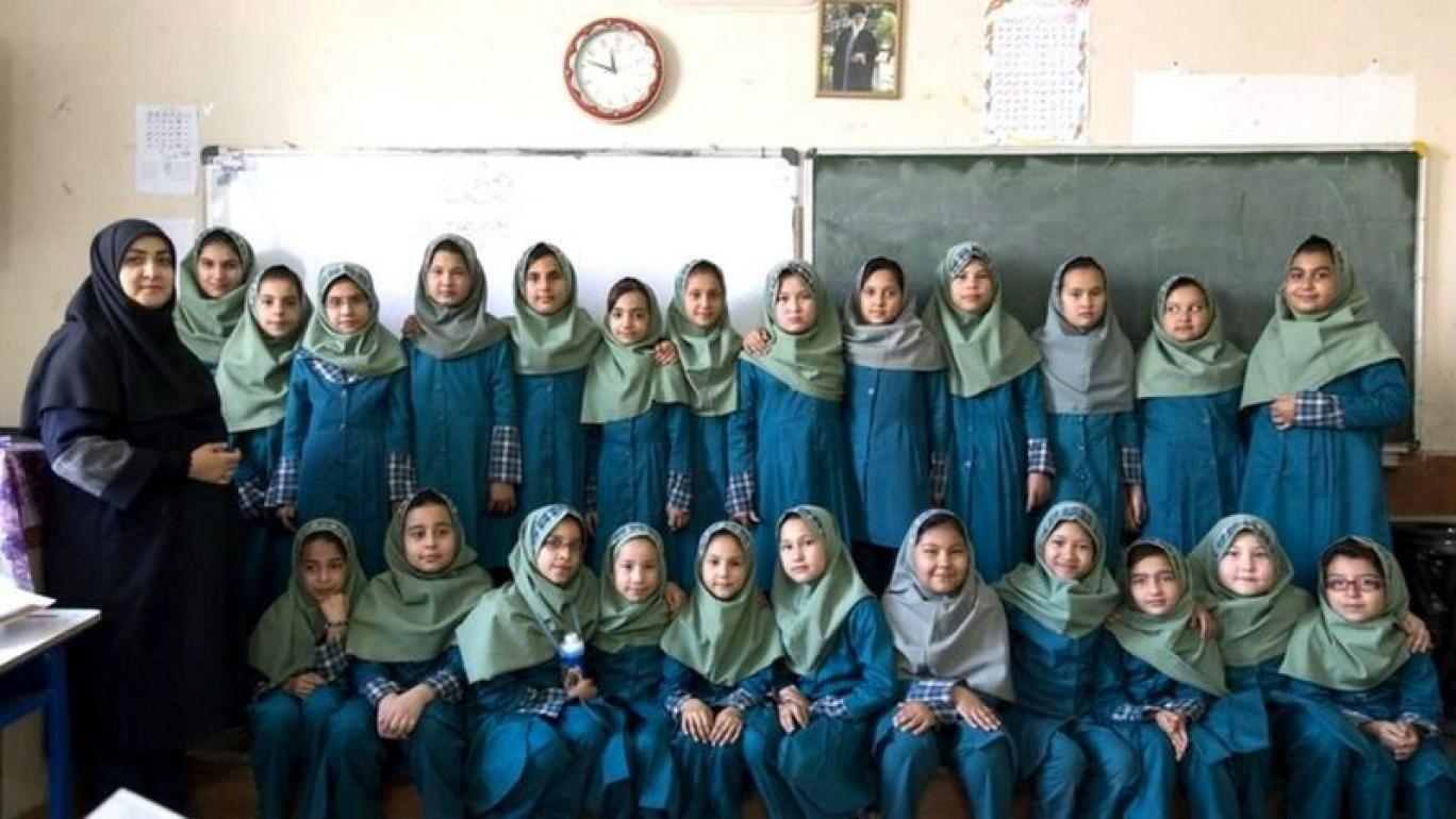 تکمیل ظرفیت مدارس در ایران و جاماندن برخی از کودکان افغان از ثبت نام