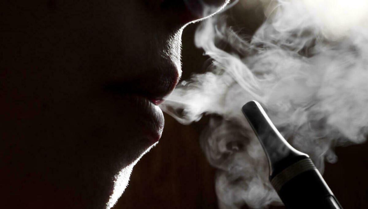 احتمال تجویز سیگار الکترونیکی برای ترک دخانیات در بریتانیا