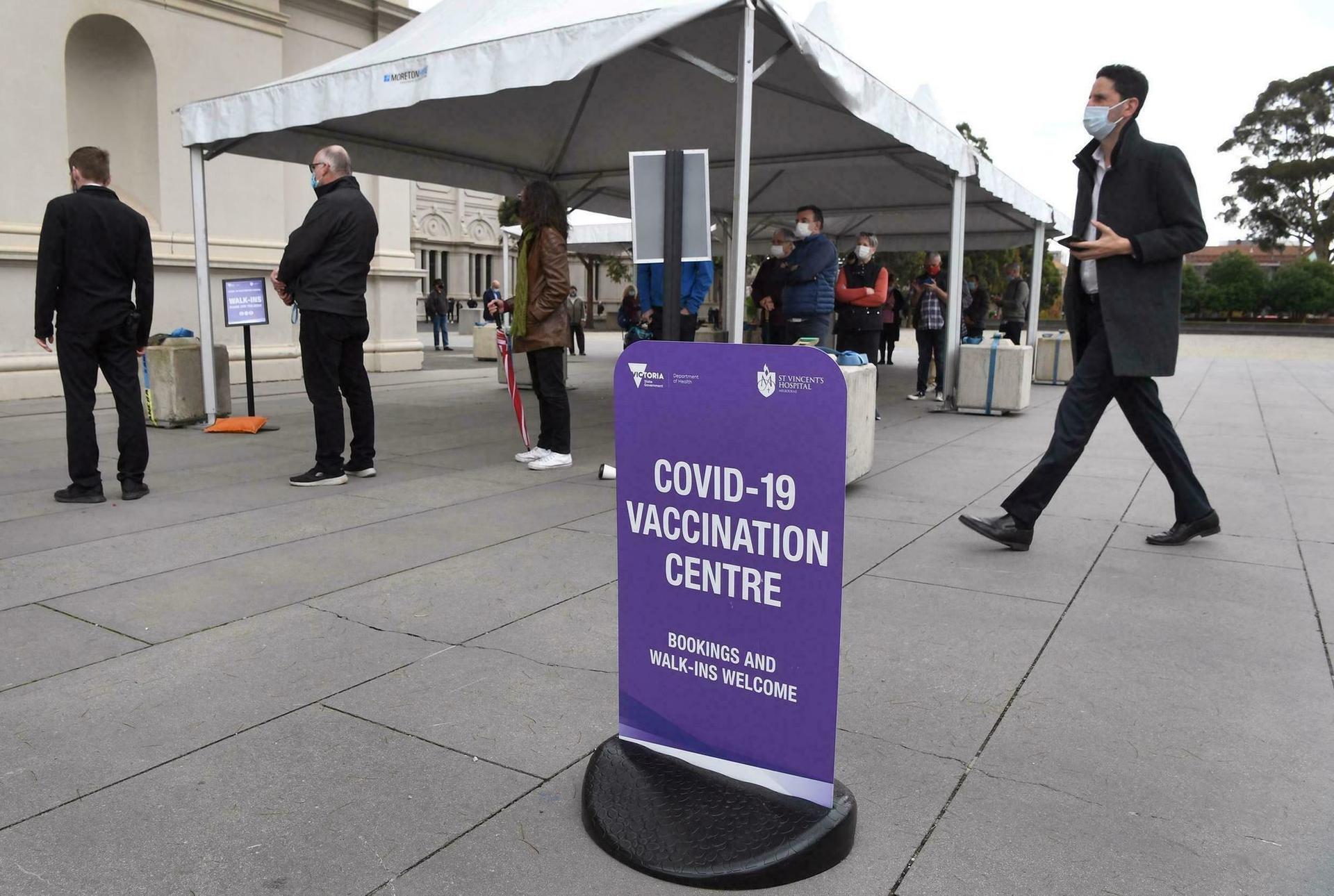 آغاز تزریق دُز سوم واکسن کووید-19 در استرالیا