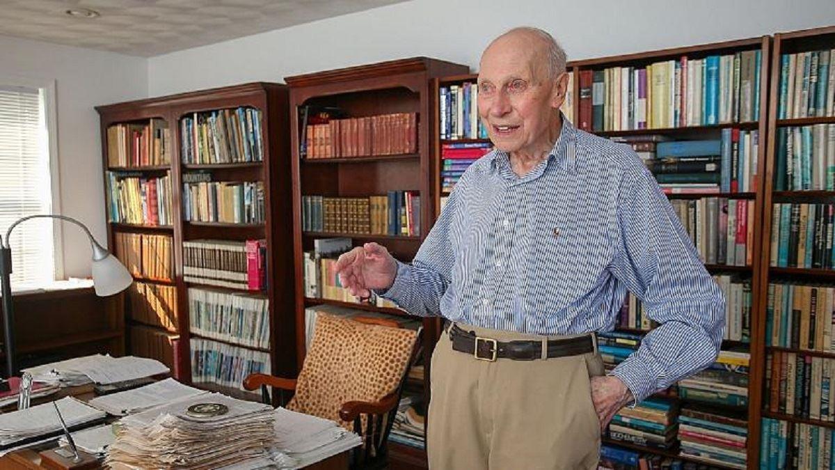 کسب دکترای فیزیک در آستانه 90 سالگی