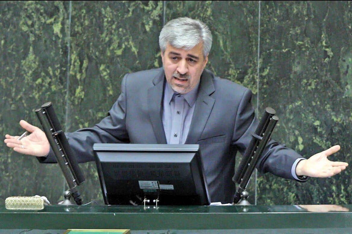 وزیر ورزش خلاف سیاست‌های دولت شنا می‌کند !