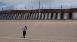 ایالت تگزاس آمریکا دیوارکشی مرزی با مکزیک را از سر می‌گیرد