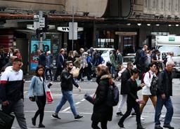 ثابت ماندن نرخ بیکاری در ماه ژانویه با وجود تاثیر اُمیکرون بر کاهش ساعات کار