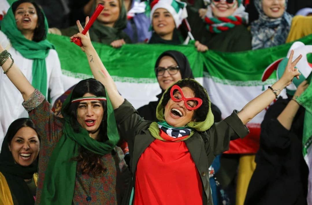 مجوز حضور بانوان ایرانی در ورزشگاه‌ها با فشار فیفا