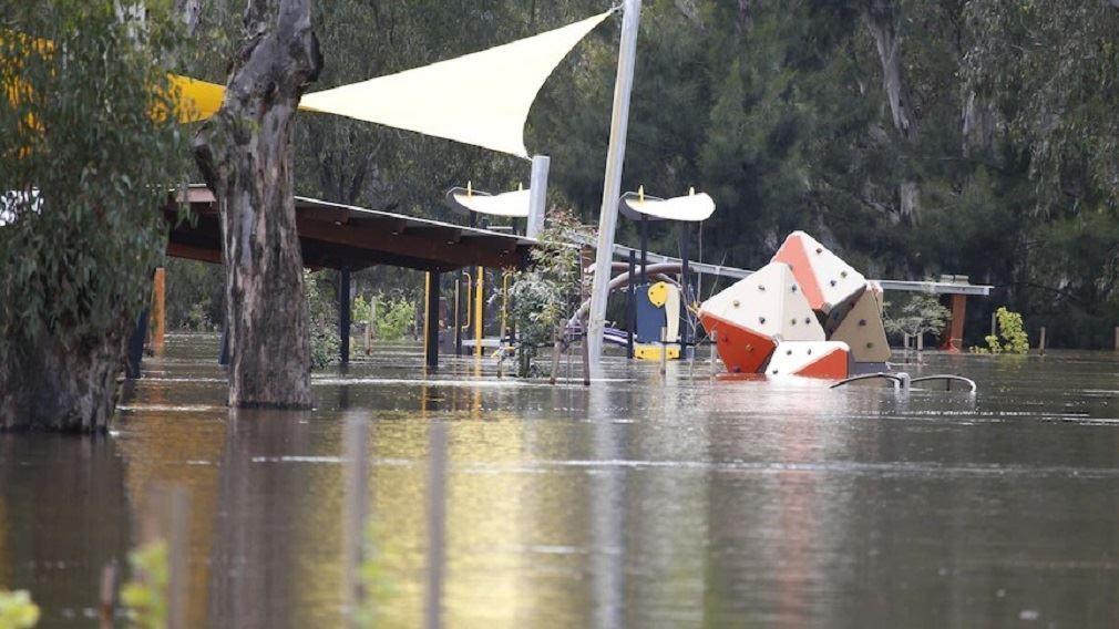 سیل شدید در نیوساوت‌ولز استرالیا و آمادگی ساکنان فوربز برای تخلیه شهر