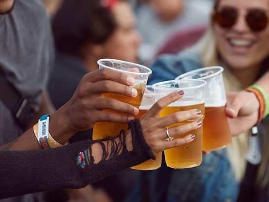 کاهش توده‌های عضلانی، در افرادی که زیاد الکل می‌نوشند