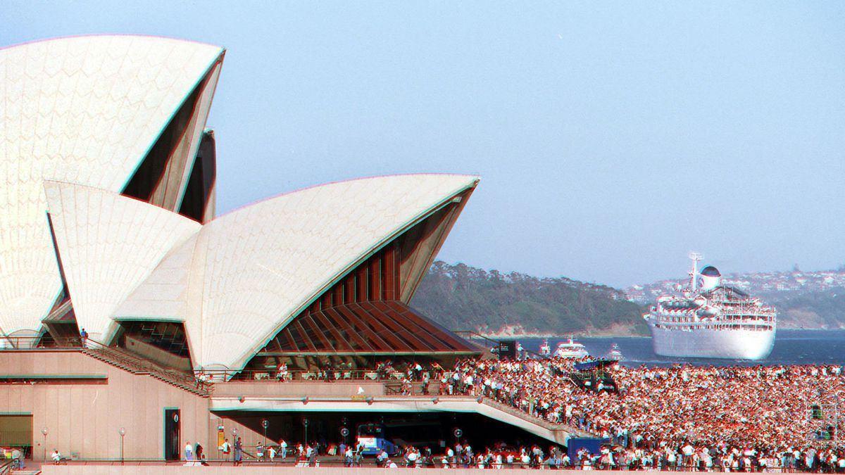 تاریخچه حرکت کشتی‌های تفریحی کروز در آب‌های استرالیا