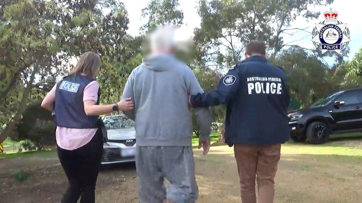 دستگیری 19 مرد و نجات 13 کودک از خطر آسیب کودک‌آزاری آنلاین در استرالیا