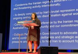 سخنرانی تینا حسینی در کنفرانس ملی حزب کارگر در مورد تحریم ایران