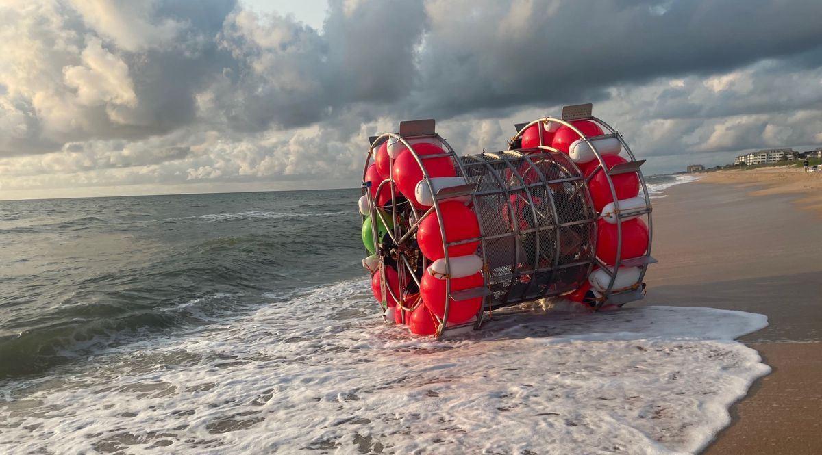 بازداشت مردی که با شناوری شبیه به چرخ همستر قصد اقیانوس‌گردی داشت!