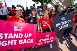 احتمال کمبود مرغ در بازار استرالیا به دنبال اعتصاب کارگران