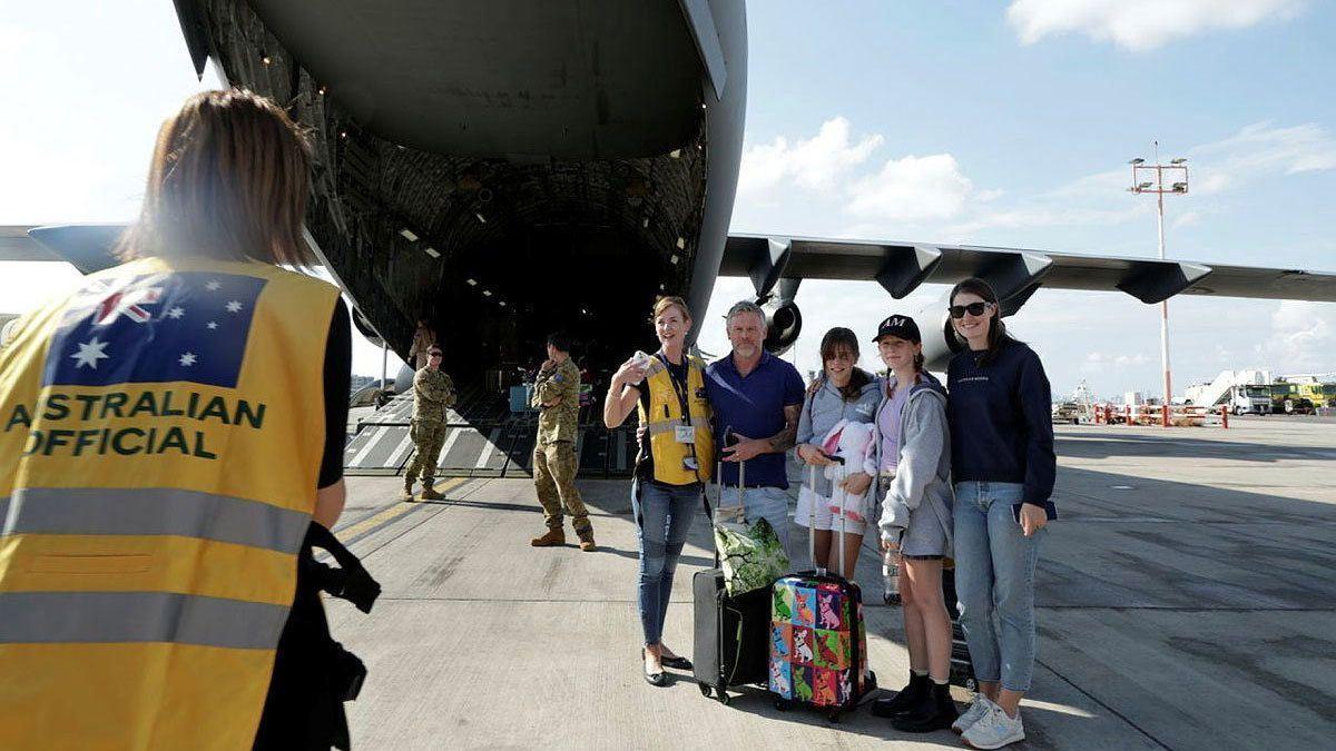 بازگشت نخستین گروه از شهروندان استرالیایی به کشور پس از ترک اسرائیل