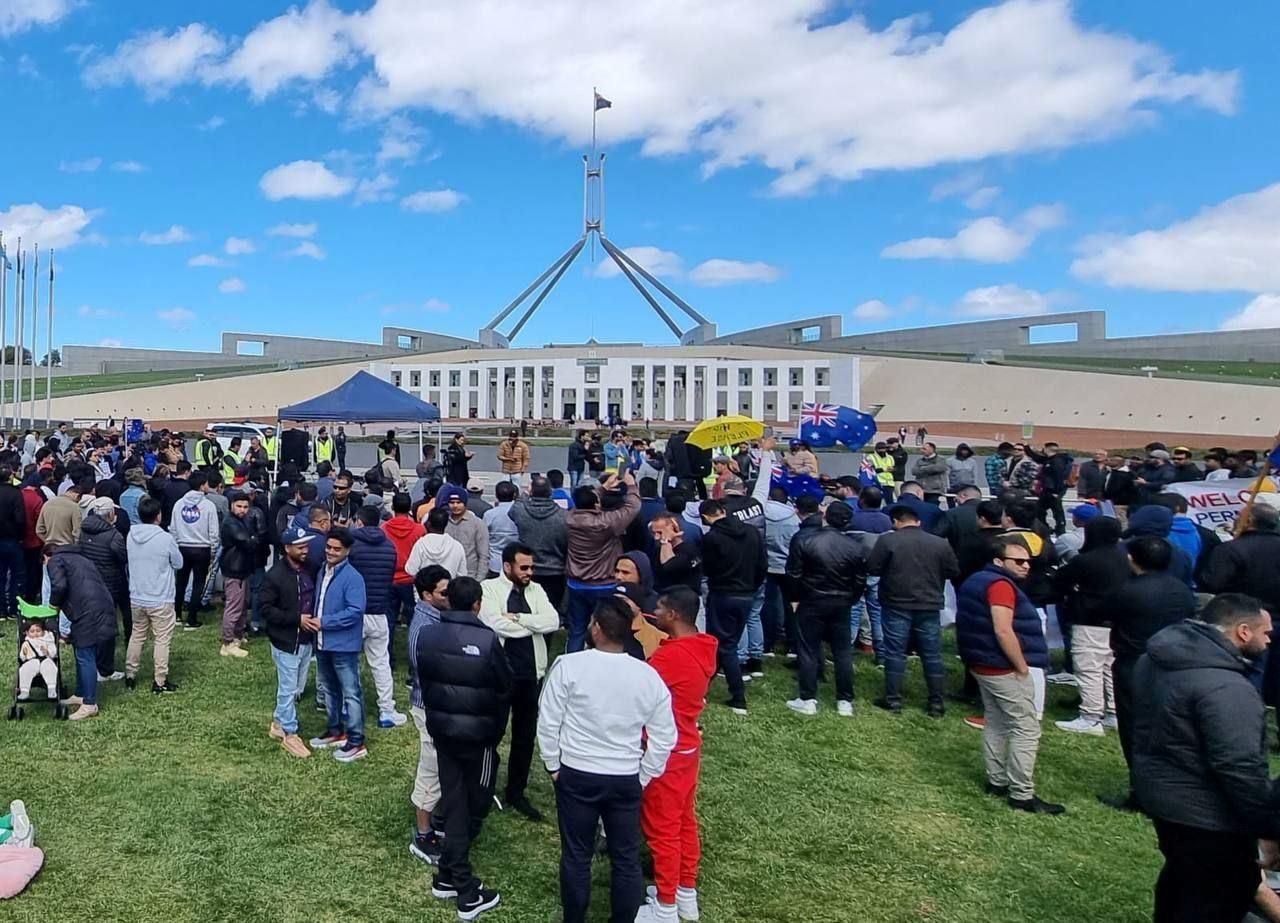 تحصن در کانبرا به منظور تعیین تکلیف ۱۲ هزار پناهجو