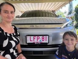 راه‌اندازی دستگاه دیالیز با خودروی الکتریکی توسط زن استرالیایی 