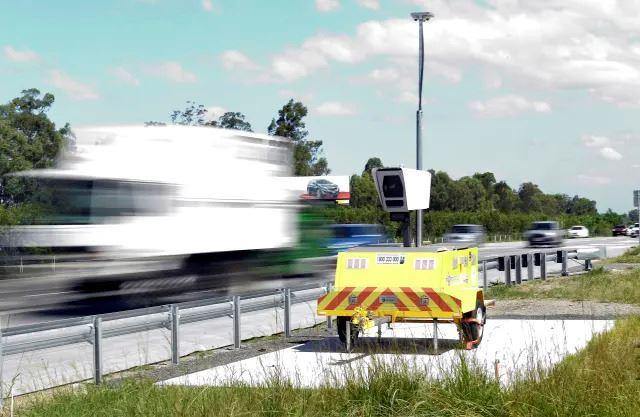 نصب دوربین‌های ثبت تخلف استفاده از گوشی در استرالیای غربی