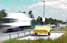 نصب دوربین‌های ثبت تخلف استفاده از گوشی در استرالیای غربی