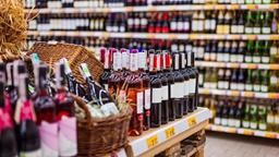 افتتاح اولین فروشگاه مشروبات الکلی برای دیپلمات‌ها در عربستان سعودی 