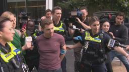 صعود شهروند ملبورنی به ارتفاع ۱۸۰ متری یک ساختمان با دستان خالی