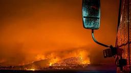 شعله‌های آتش سوزی جنگل در ویکتوریا همچنان زبانه می‌کشد