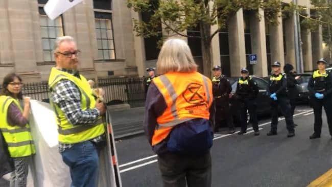 ادامه راهپیمایی اعتراض آمیز در ملبورن استرالیا   