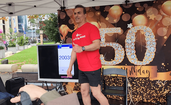 دکتر سیروس احمدی، تعداد 20034 حرکت کرانچ را در جهان  ثبت کرد