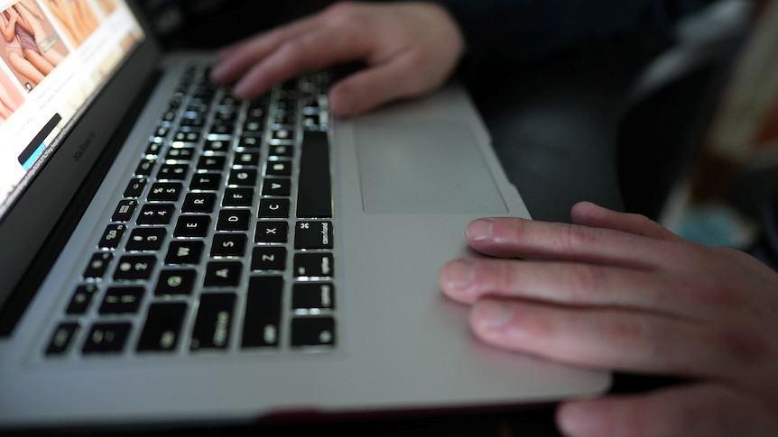 قوانین تایید سن دسترسی به محتواهای پورن و شبکه‌های اجتماعی در استرالیا 