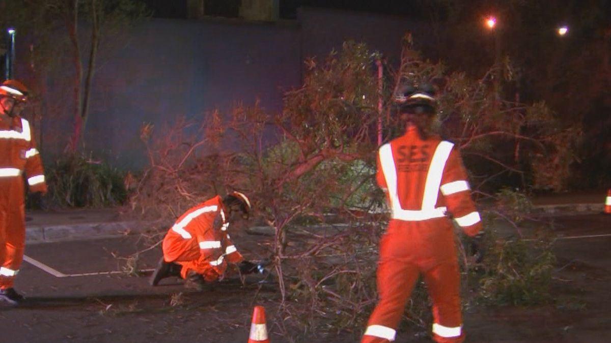 طوفان شدید با سرعت تا 100 کیلومتر در ساعت ویکتوریا را درنوریدید